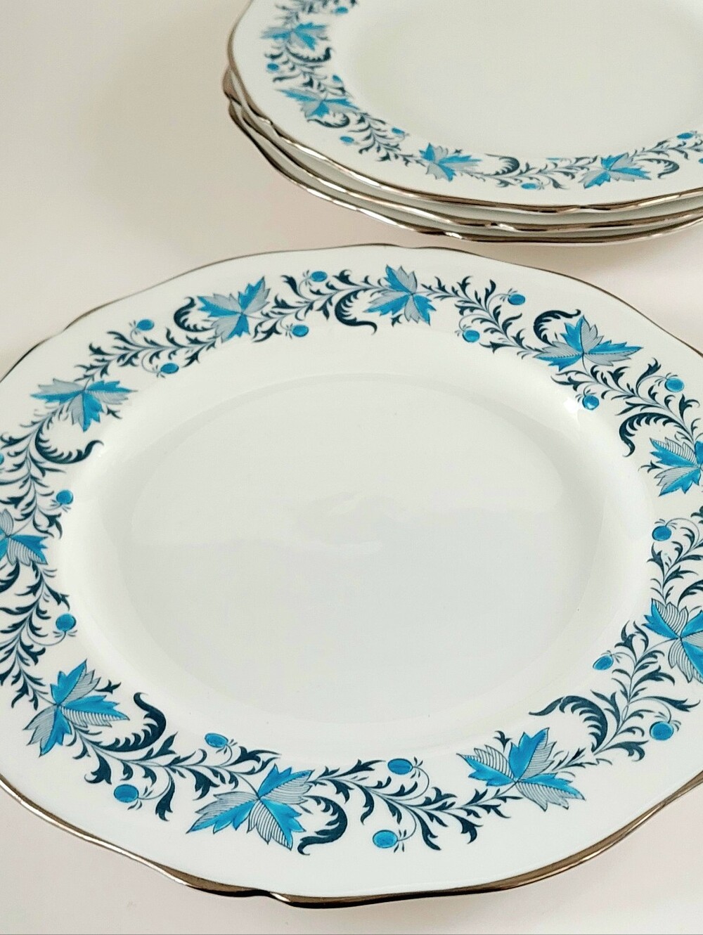 Grosvenor Debutante Bone China 10.5” Dinner Plates England Set of 4